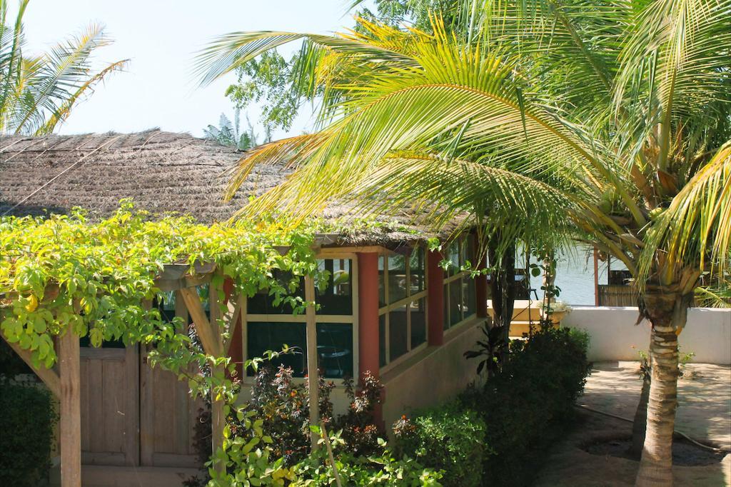 Lampsar Lodge Ndiongo ภายนอก รูปภาพ
